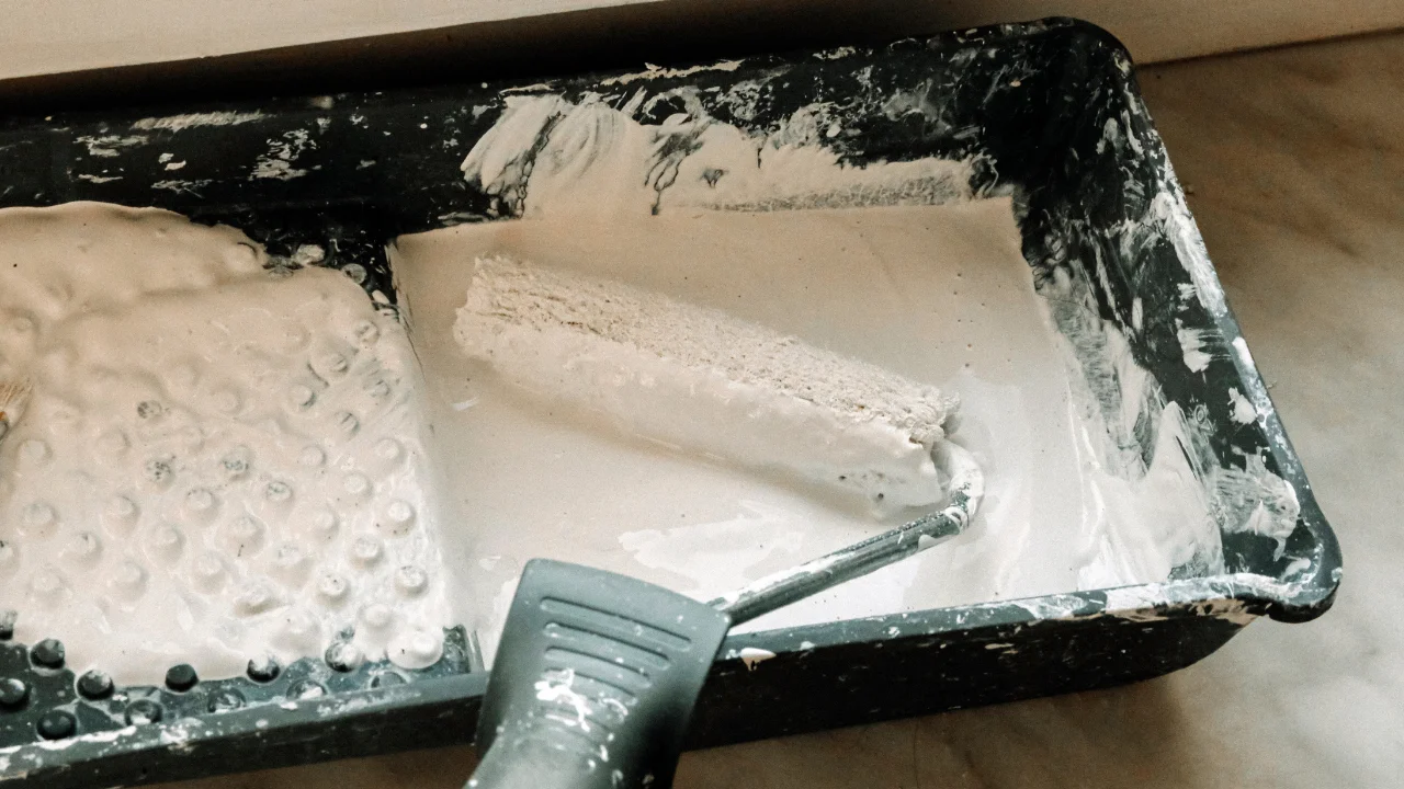 Saten Boya, Plastik Boya ve Silikonlu Boya: Eviniz İçin Hangisi Daha İyi?