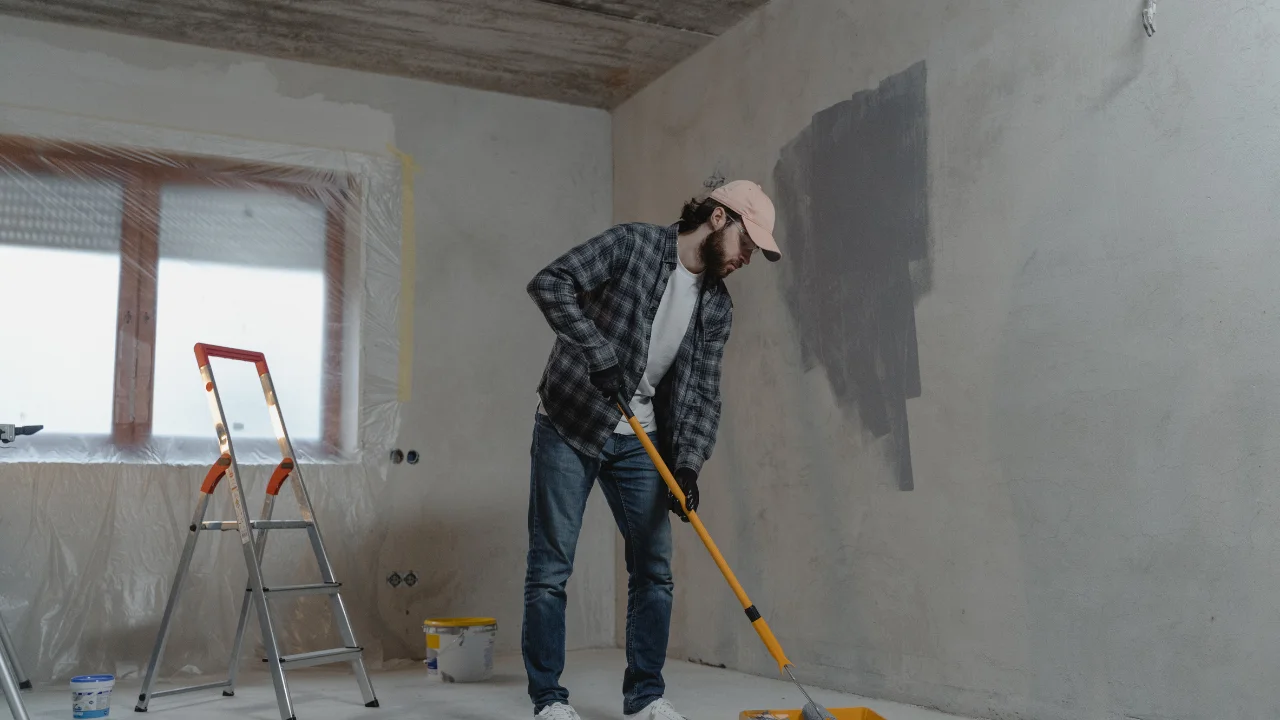 Yeni Taşınılan Evdeki Kötü Boya ve Fırça İzleri Nasıl Hızlıca Kapatılır?